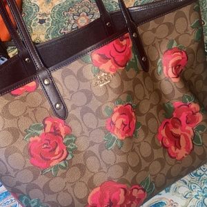 Gorgeous reversible Coach tote